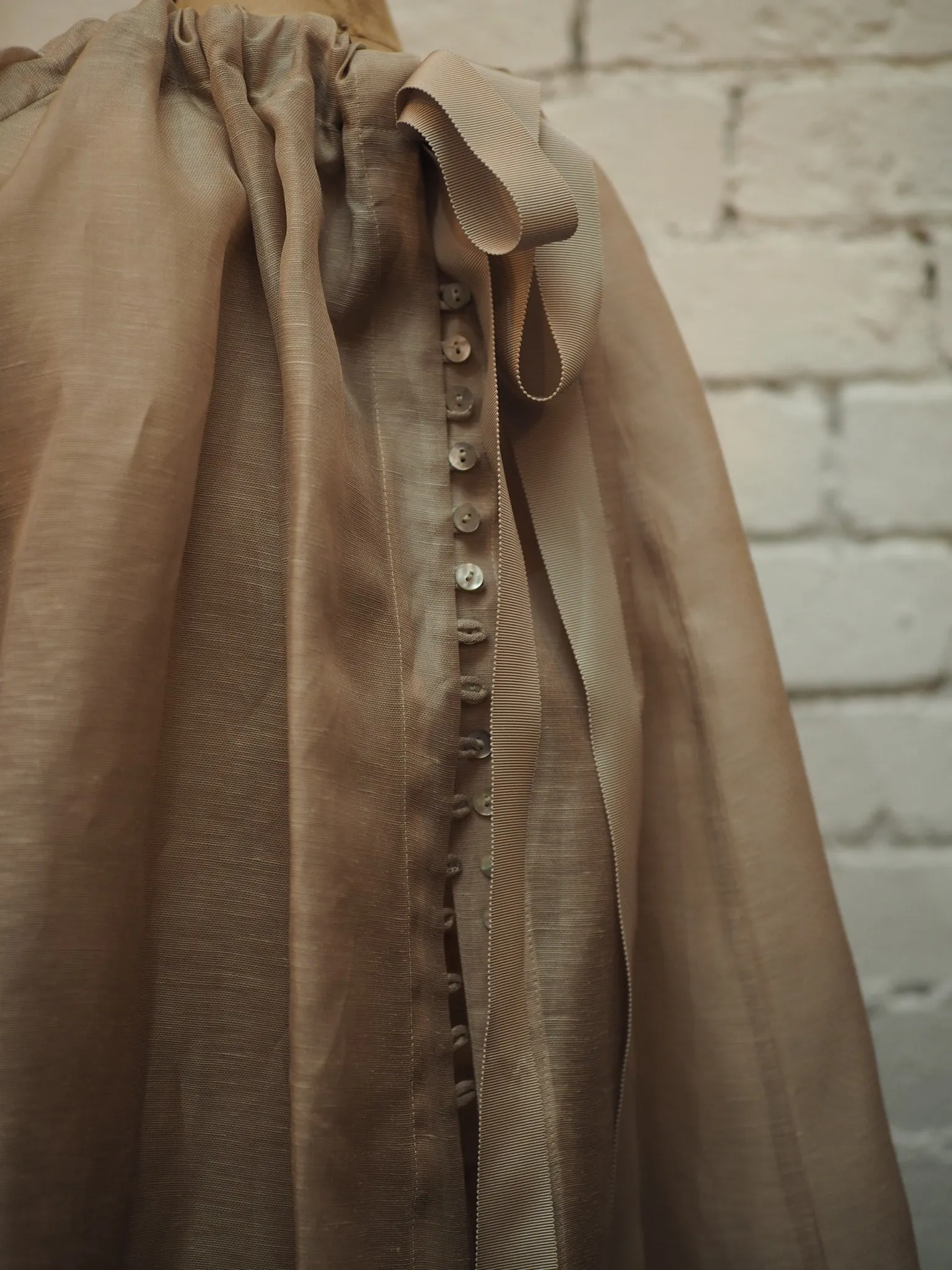 Button Back Blouse (Silk / Linen) - Natural