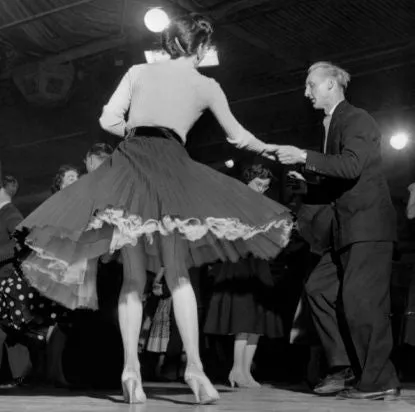 The "Beverly" Button Front Full Circle Skirt with Pockets in Black Honolulu Print, True 1950s Vintage Style