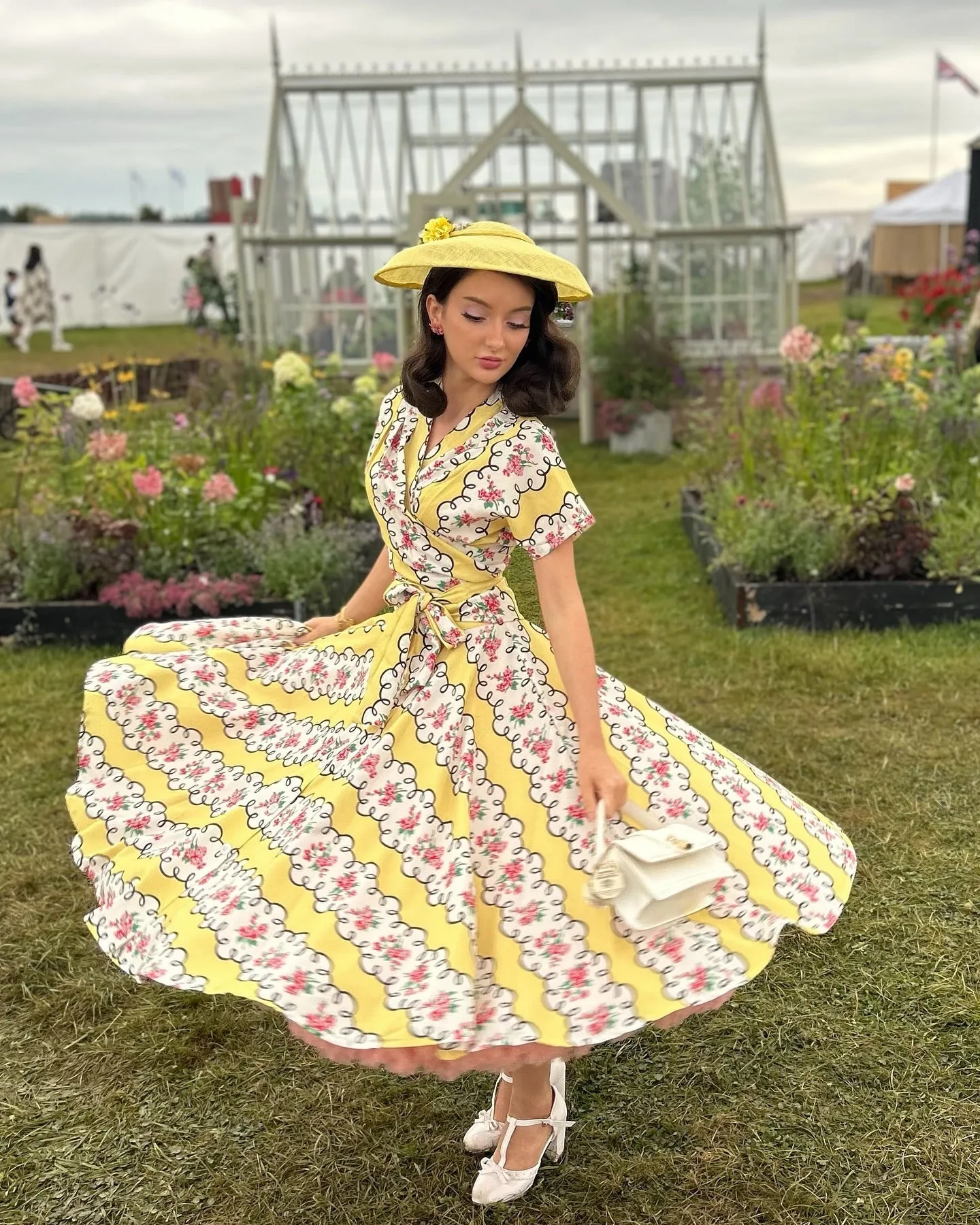 The "Beverly" Button Front Full Circle Skirt with Pockets in Daydream Print, True 1950s Vintage Style