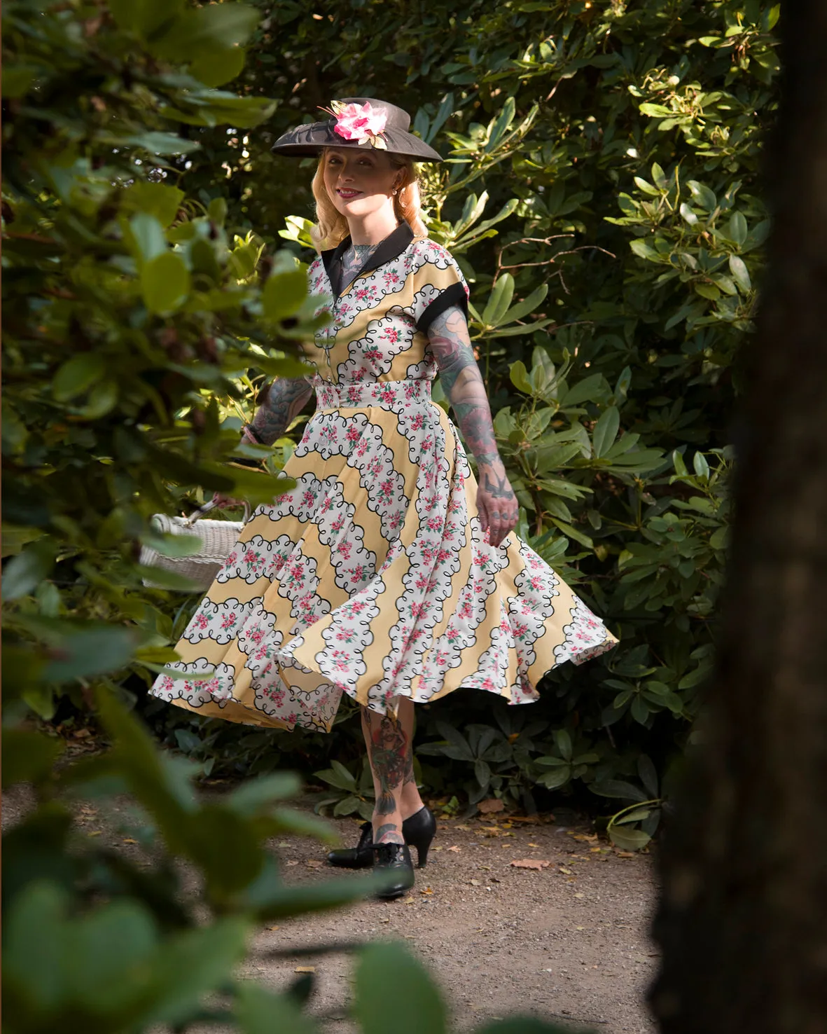 The "Beverly" Button Front Full Circle Skirt with Pockets in Daydream Print, True 1950s Vintage Style