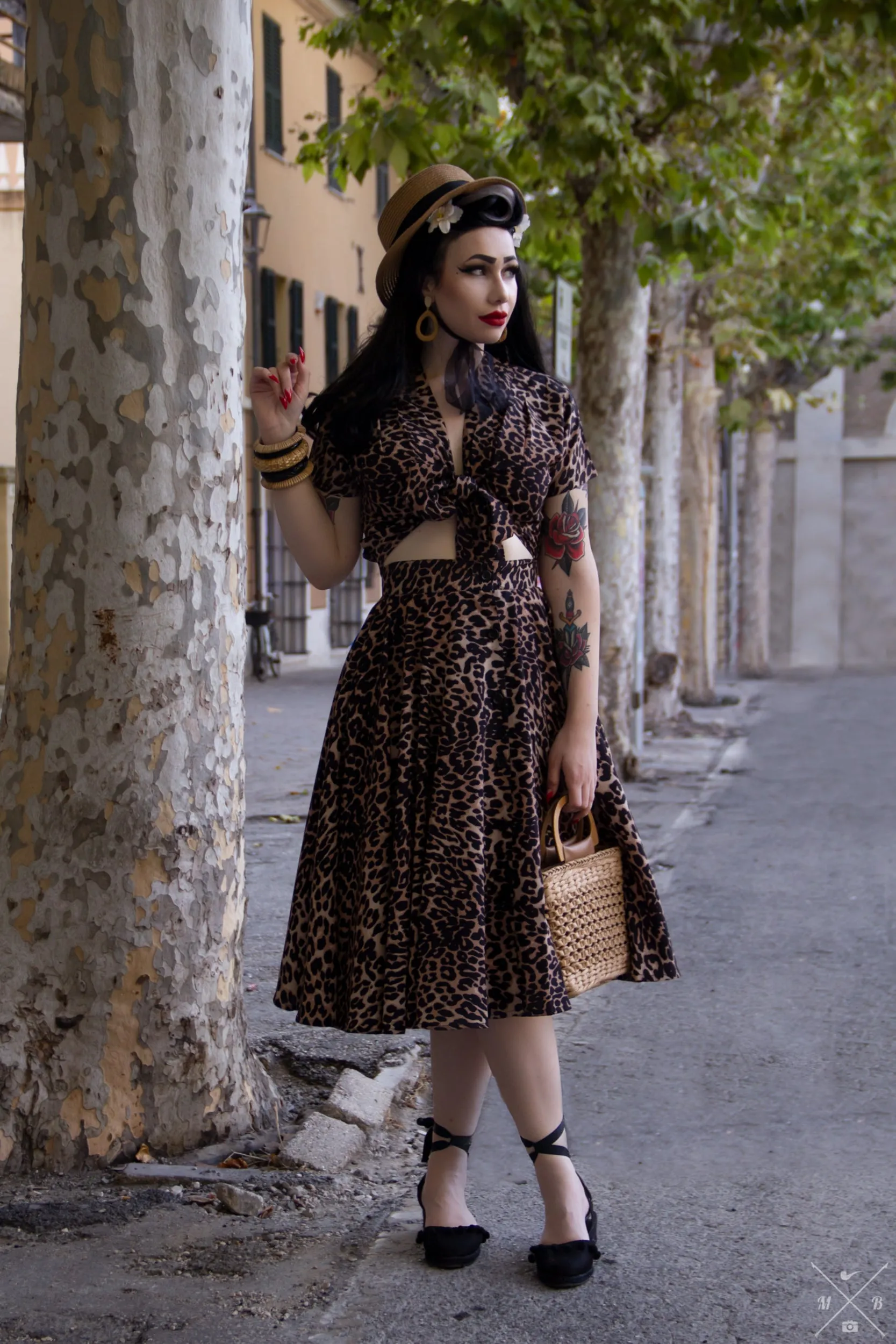 The "Beverly" Button Front Full Circle Skirt with Pockets in Leopard Print, True 1950s Vintage Style