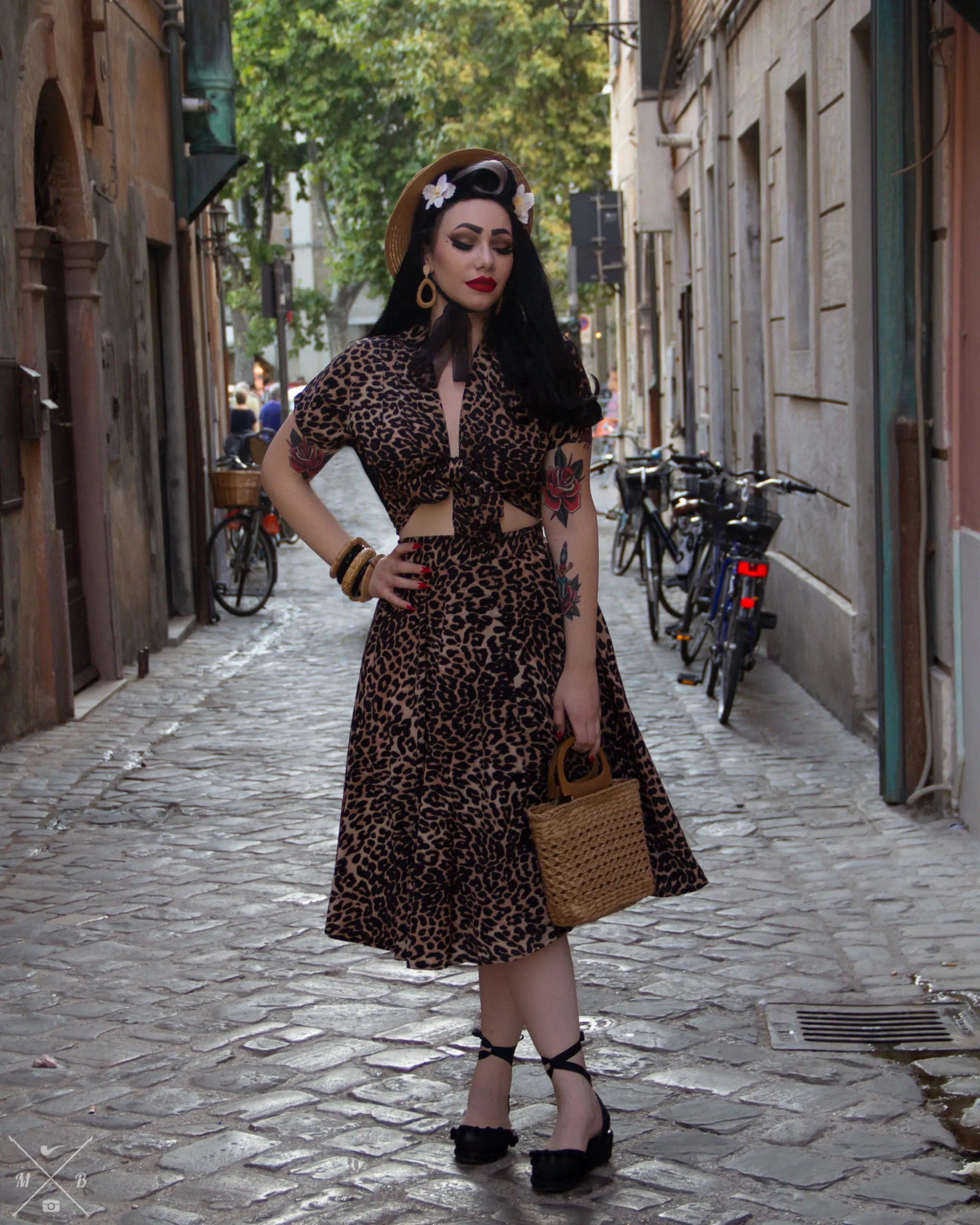 The "Beverly" Button Front Full Circle Skirt with Pockets in Leopard Print, True 1950s Vintage Style